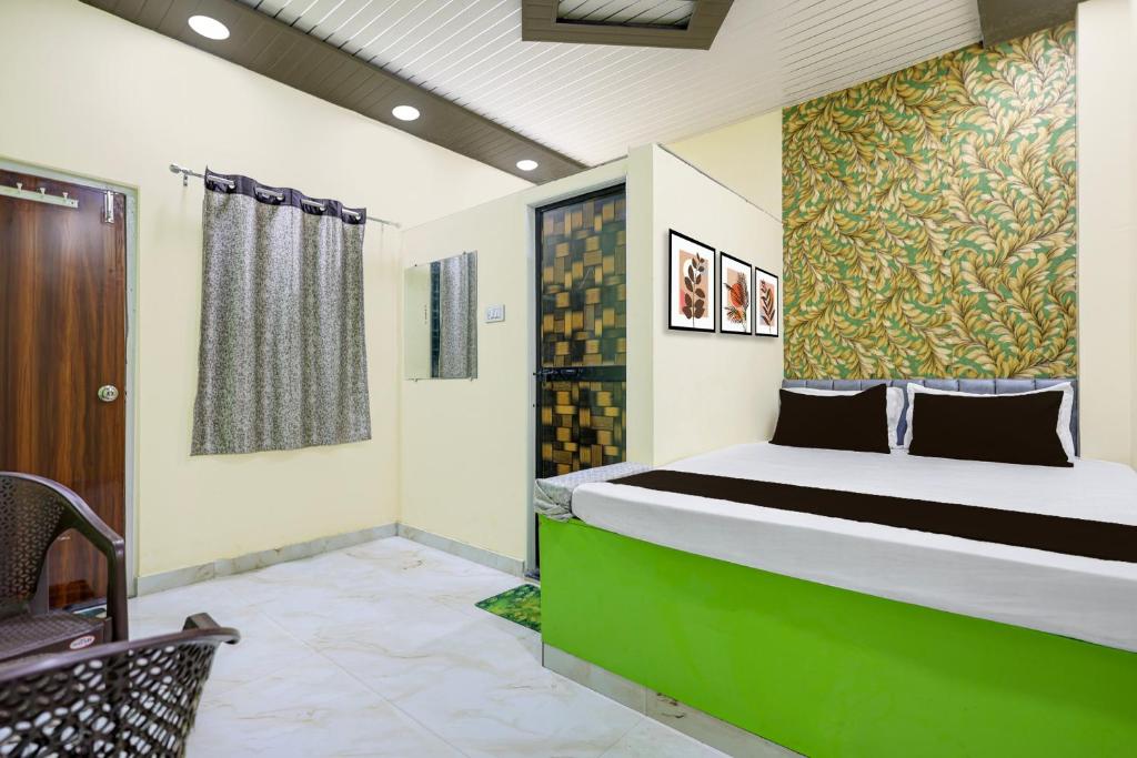 a bedroom with a large bed in a room at HOTEL O GUMTHI in Māharjhari