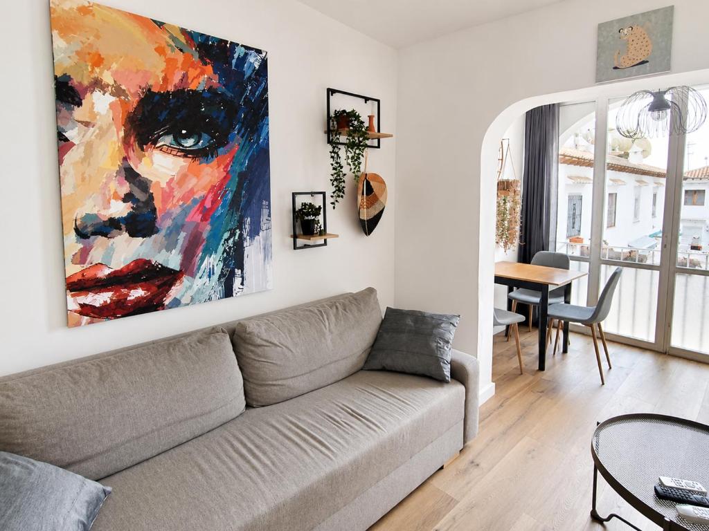 Bright Apartment with Massive Pool