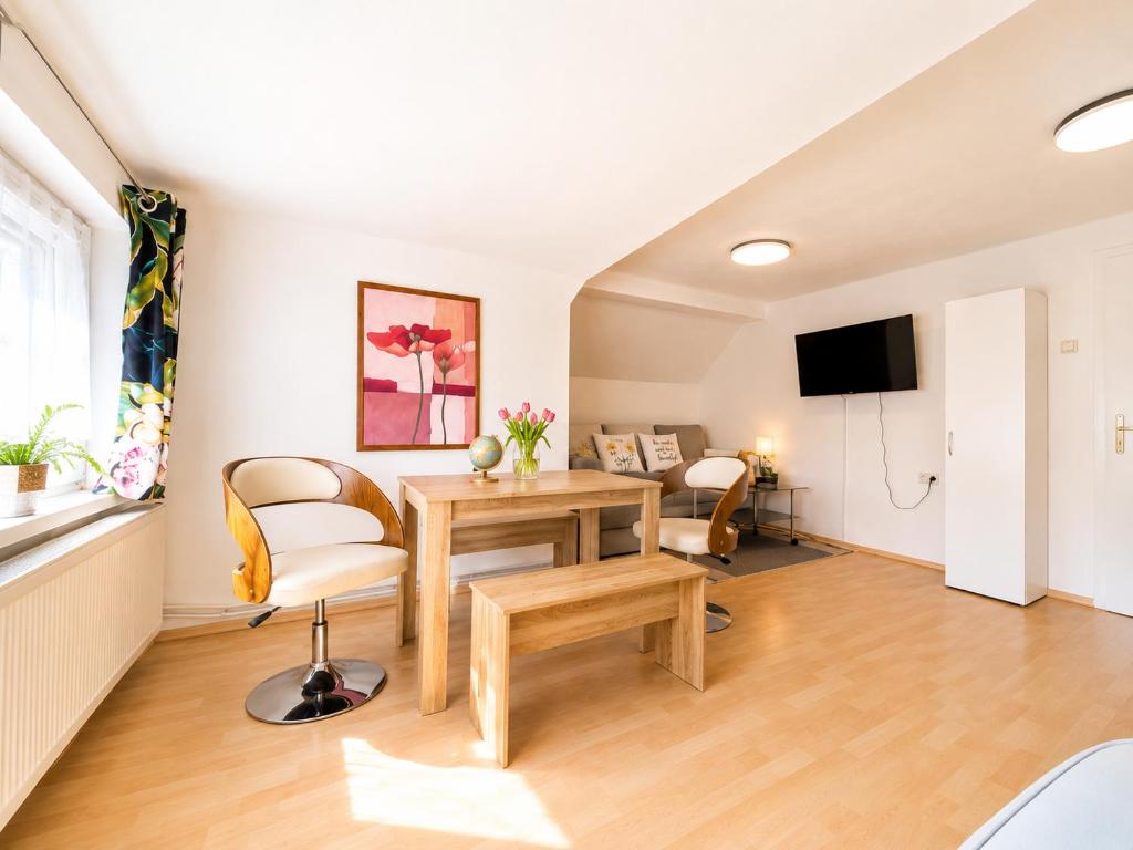 a living room with a table and chairs at Ferienwohnung Attersee in Steinbach am Attersee