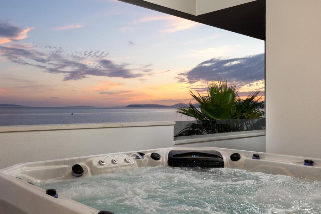 Villa Four Brothers - Penthouse Suite with Jacuzzi
