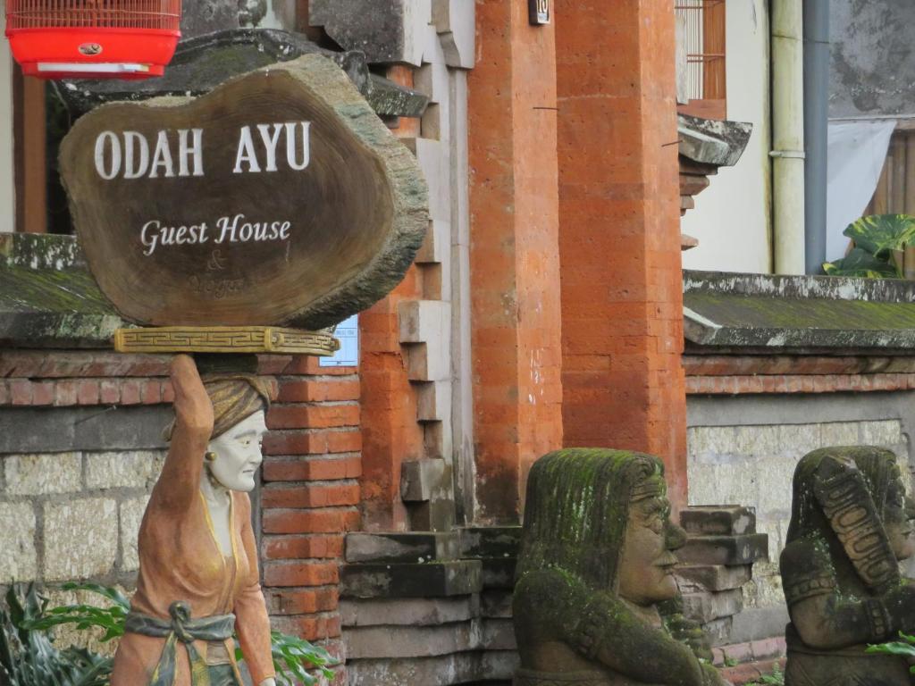 Certificato, attestato, insegna o altro documento esposto da Odah Ayu Guest House