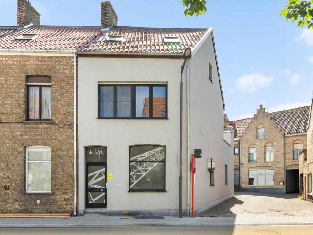 an extension to a house in the city at t Loftje in Veurne