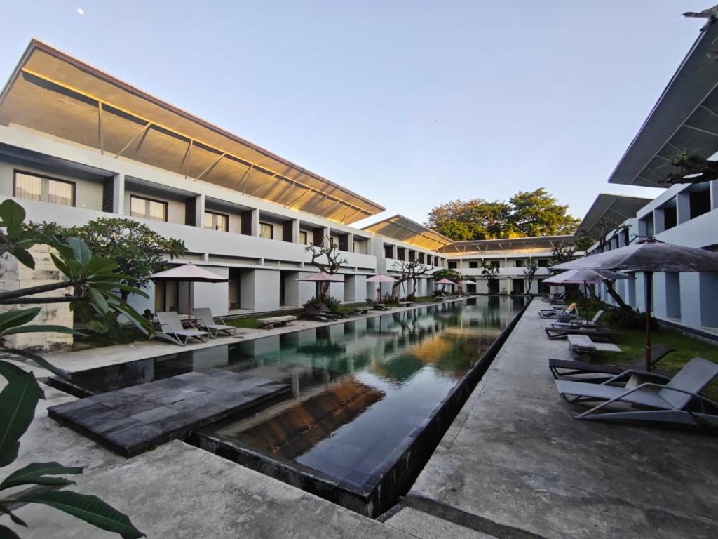 a swimming pool in the courtyard of a hotel at Kuta Living in Kuta
