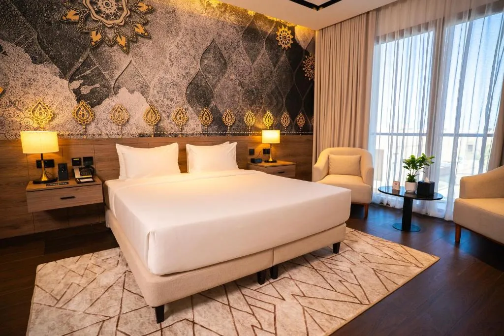 Deluxe Room Pool View with Balcony – 1 King Bed