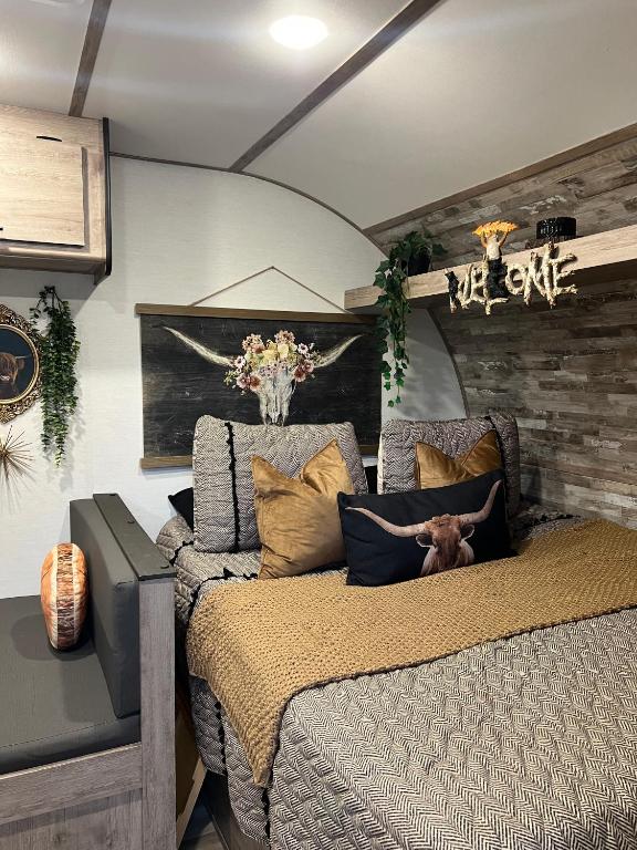 a bedroom with a bed in a room at Cozy RV tiny home in Fort Lauderdale