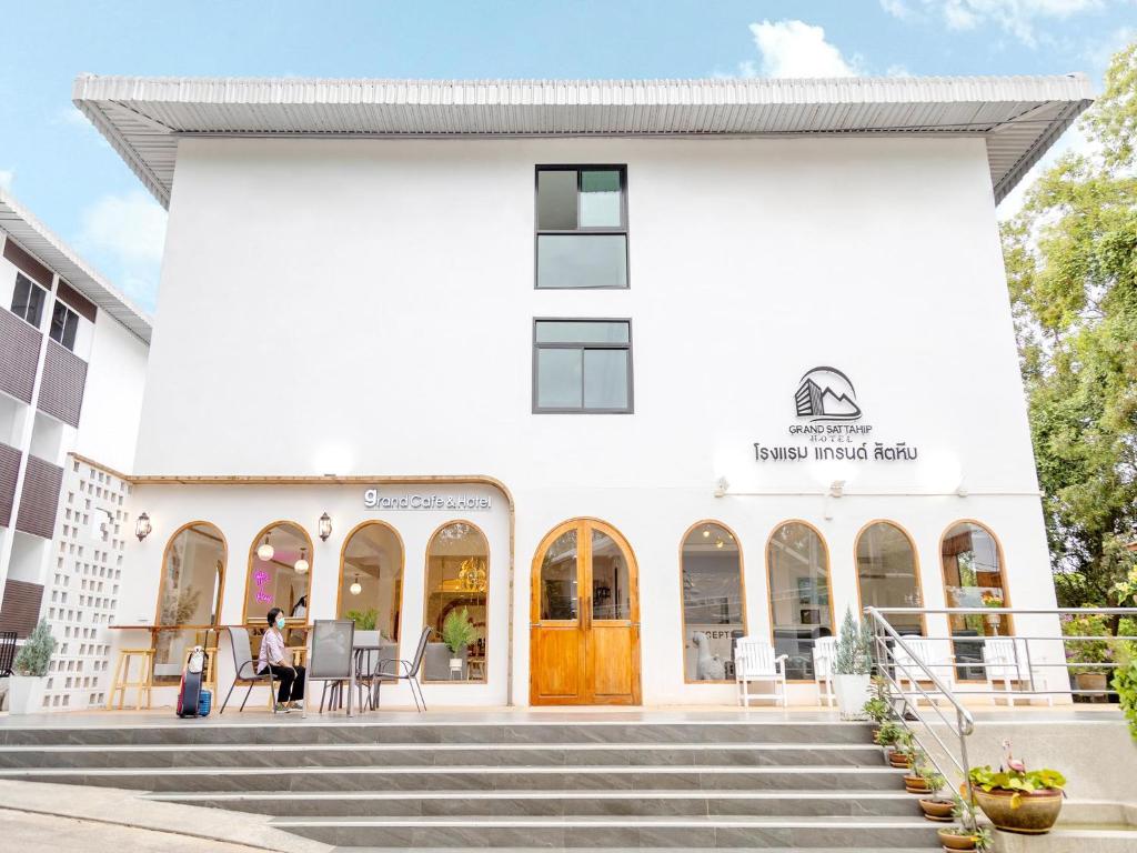 a rendering of the front of a white building at Grand Sattahip Hotel in Sattahip