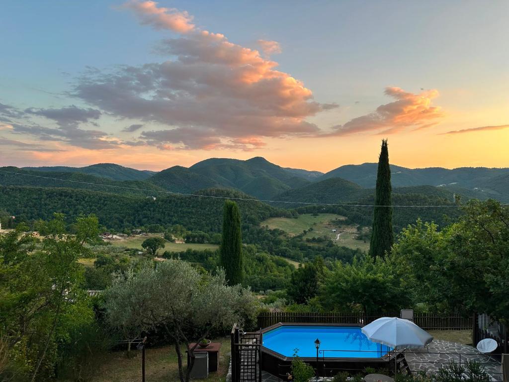 a villa with a pool and a view of the mountains at CASALE SPOLETO in Spoleto