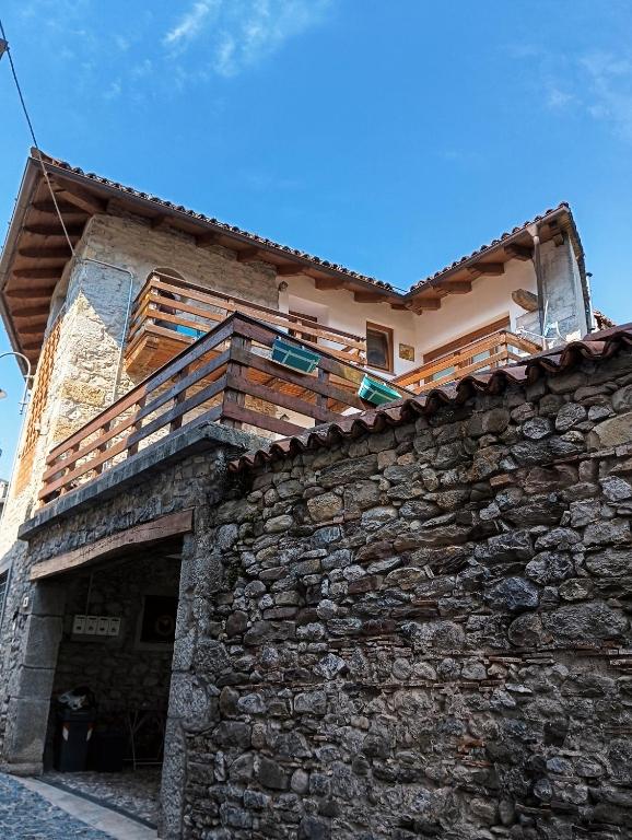 a stone building with a balcony on top of it at Mountain Suite in Raveo