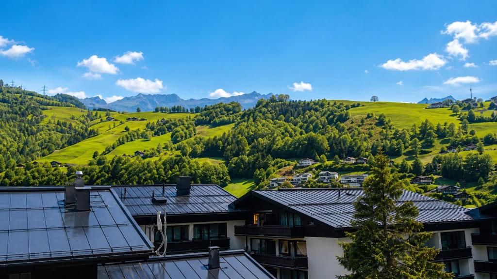 a view of the mountains from the roofs of houses at Stein 35 with Kitzstainhorn view in Kaprun
