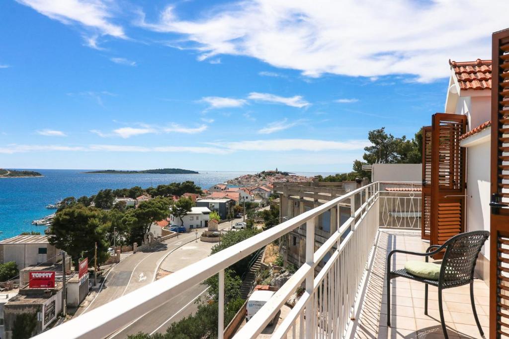 Apartment in Primosten with sea view, terrace, air conditioning, WiFi 5155-2