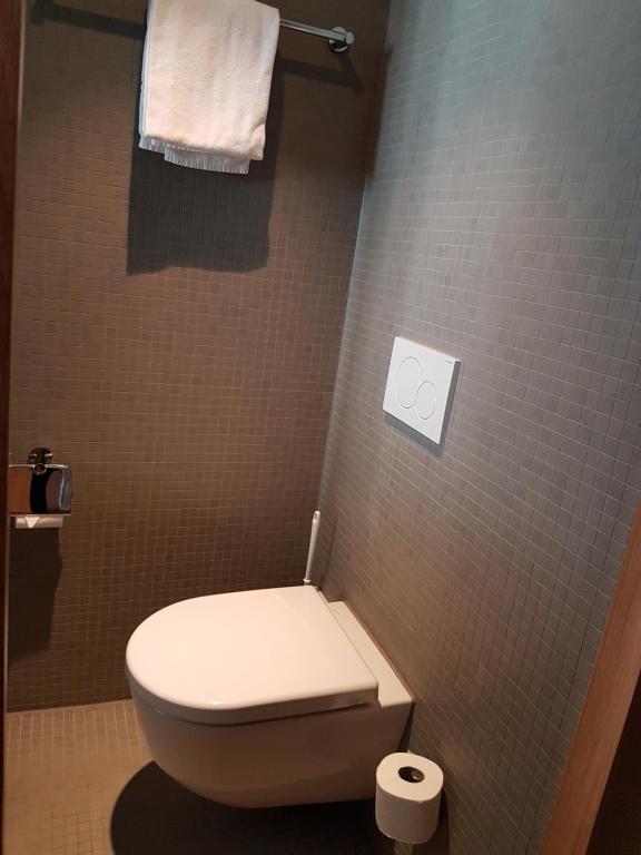 East West Hotel Basel - Resim 39