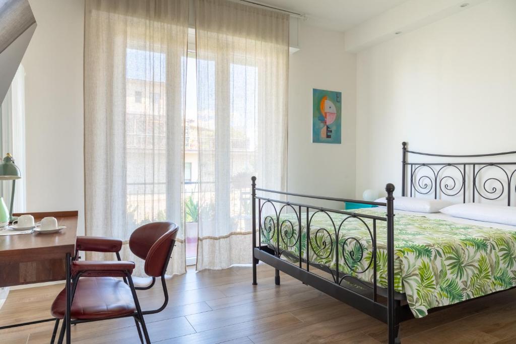 Camera Matrimoniale con bagno privato-struttura condivisa con Host-CASA ENEA