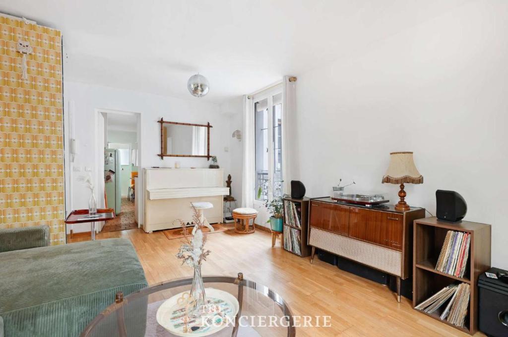 Bright apartment in Le Marais