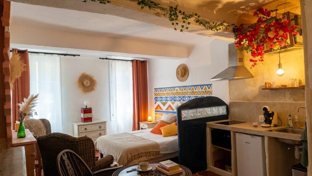 a bedroom with a bed and a desk in a room at Studio Agave in Correns