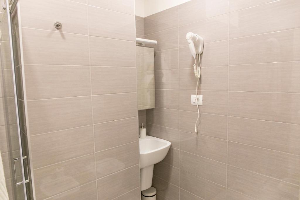 Kúpeľňa v ubytovaní Metronia Guest House