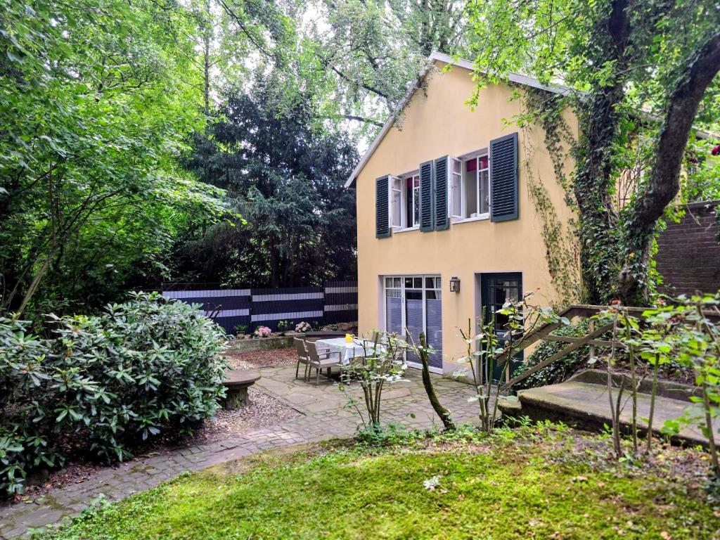 O grădină în afara HR Cottage am Honigbach