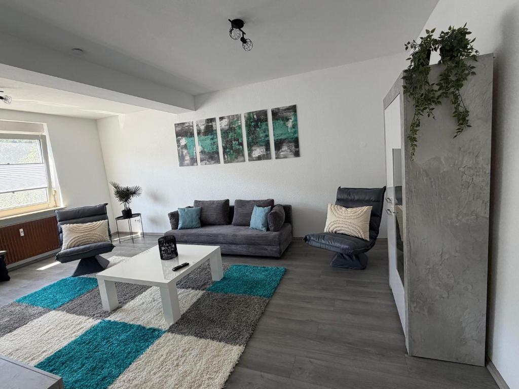 a living room with a couch and a table at Ferienwohnung Auszeit in Vöhl