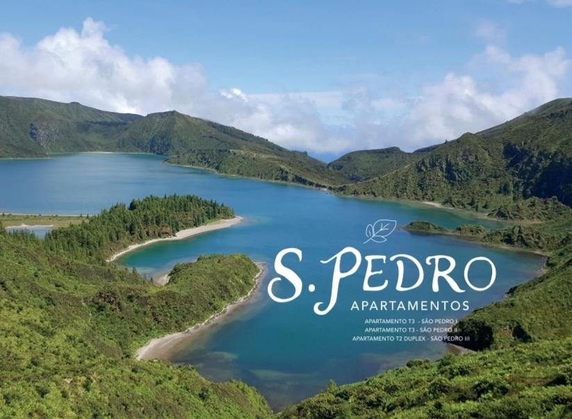 a view of a lake with mountains in the background at Aptº T2 Duplex - S. Pedro III in Ponta Delgada