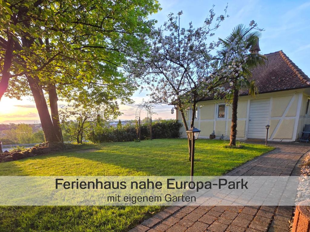 a house with a driveway in front of a yard at Gesindehaus Charis Ferienhaus nahe Europa Park mit eingezäuntem Garten ideal für Hunde Paare und Familien in Kippenheim
