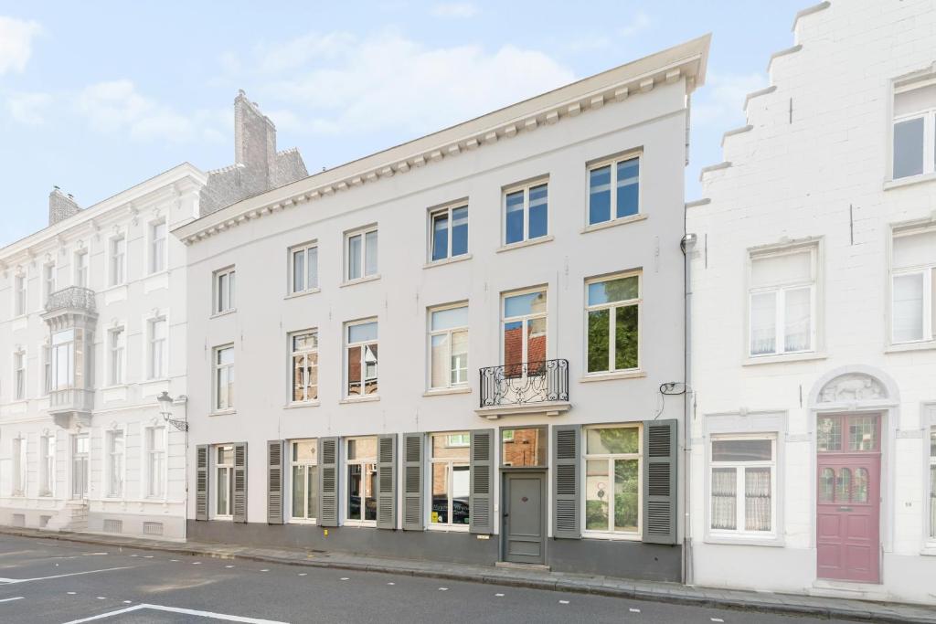 an apartment building with white walls and windows at B&B Huyze Weyne in Bruges