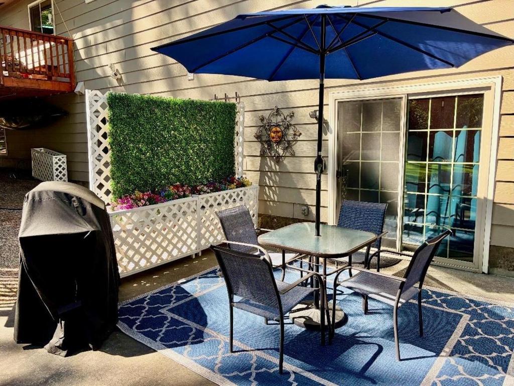 a table and chairs with an umbrella on a patio at Osprey on Fairway Coeur d' Alene ID in Coeur d'Alene