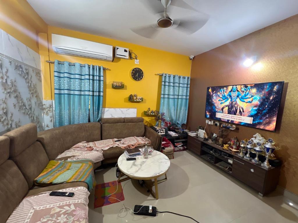 a living room with a couch and a tv at Advik comfort Villa in Pānchagān