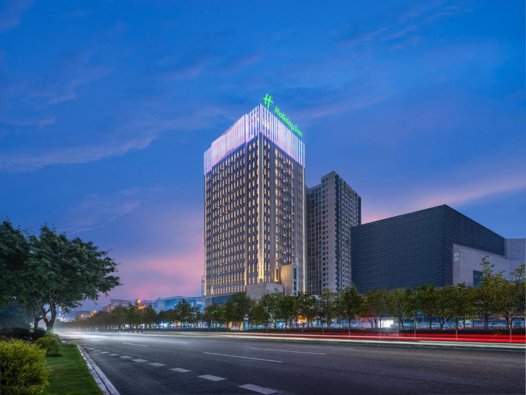 Holiday Inn High Rises Holiday Inn Chongqing Shuangfu, an IHG Hotel, Chongqing (updated prices ...