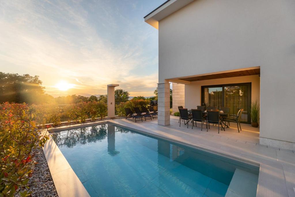 Villa Cremona 1 by El-pi Tours