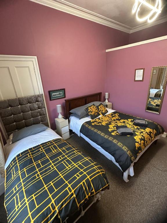 IVY- Braveheart Guest House - 