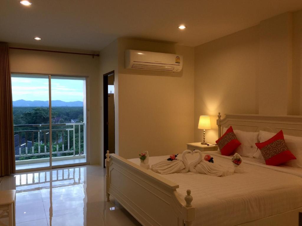 Postel nebo postele na pokoji v ubytování JS Residence Krabi