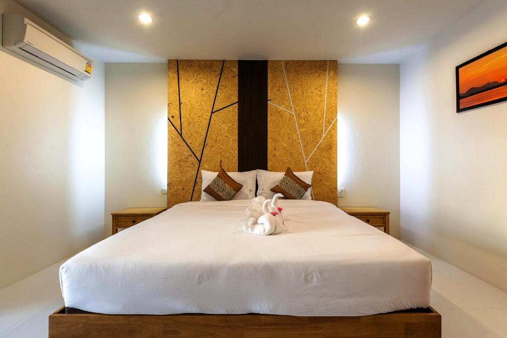 Postel nebo postele na pokoji v ubytování JS Residence Krabi