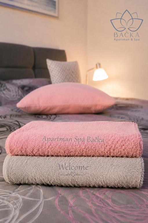 a pile of towels sitting on top of a bed at Apartman Spa Bačka in Bačka Palanka