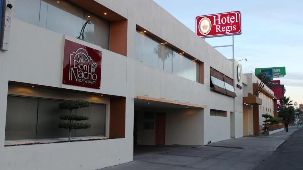 a hotel with a sign on the side of a building at Hotel Regis in Mexicali
