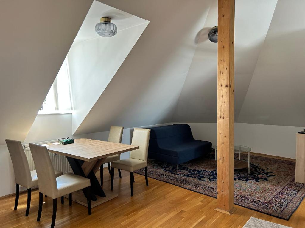 City Appartement mit Balkon