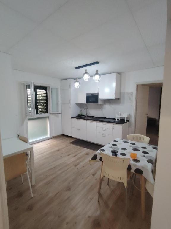 a kitchen and dining room with a table and chairs at Affittacamere Torresi in Ancona