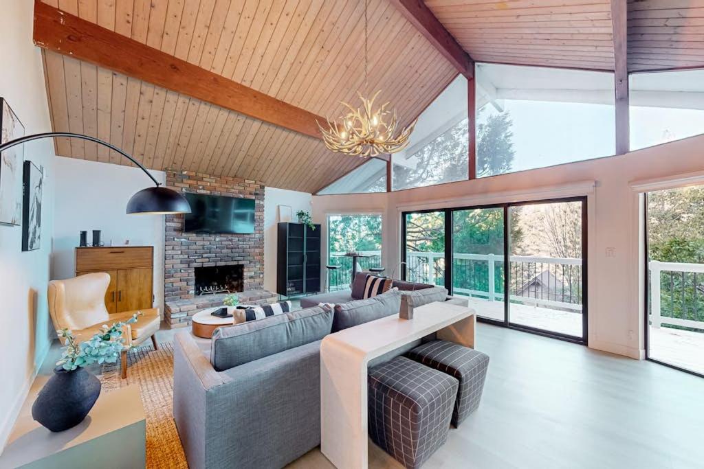 a living room with a couch and a fireplace at The Snow White in Lake Arrowhead