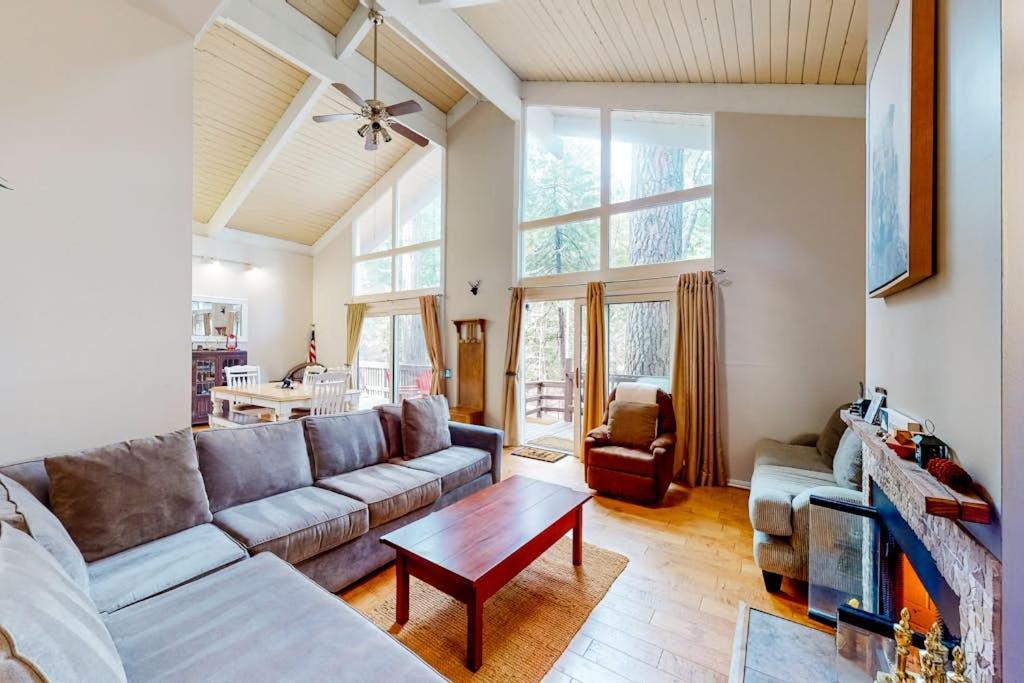 a living room with a couch and a table at Fernrock Cabin in Twin Peaks