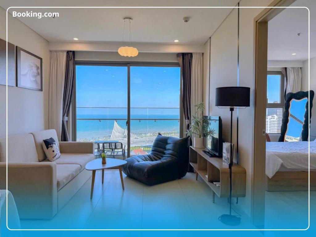 a living room with a view of the ocean at The Song Vung Tau - Infinity Pool & Sea View - Căn Hộ Du Lịch Tháp Tam Thắng - HOUSES BY THE SEA in Vung Tau