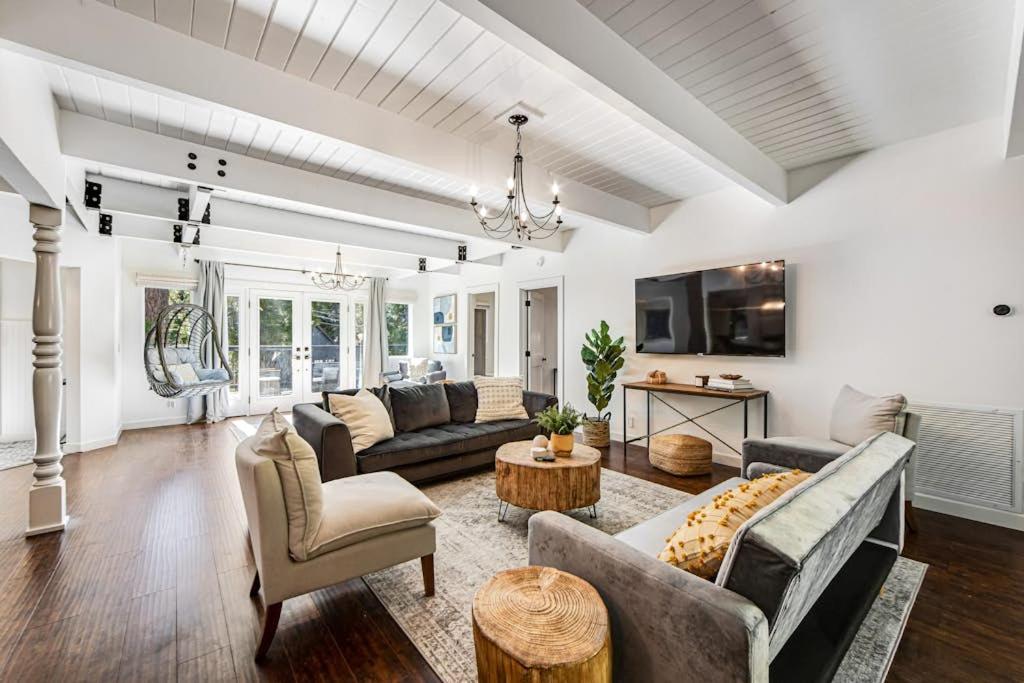 a large living room with couches and a table at Paradise in the Palisades in Lake Arrowhead