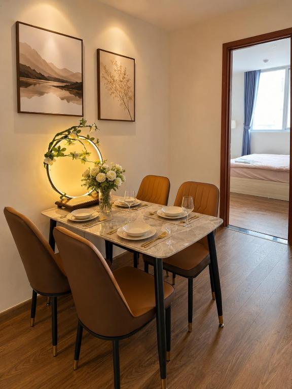 a dining room with a table and chairs at VEC Homes - Triển lãm VEC Đông Anh in Dong Anh