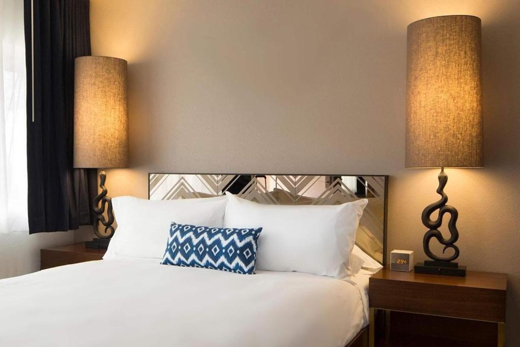 V Capri Palm Springs, a Dolce by Wyndham - Habitación Con Cama Grande - No Fumadores