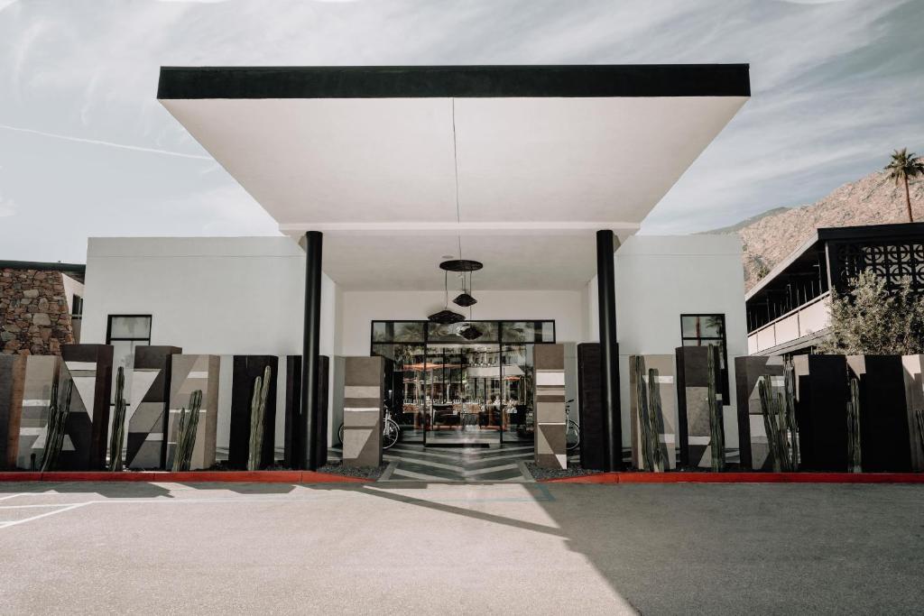 V Capri Palm Springs, a Dolce by Wyndham