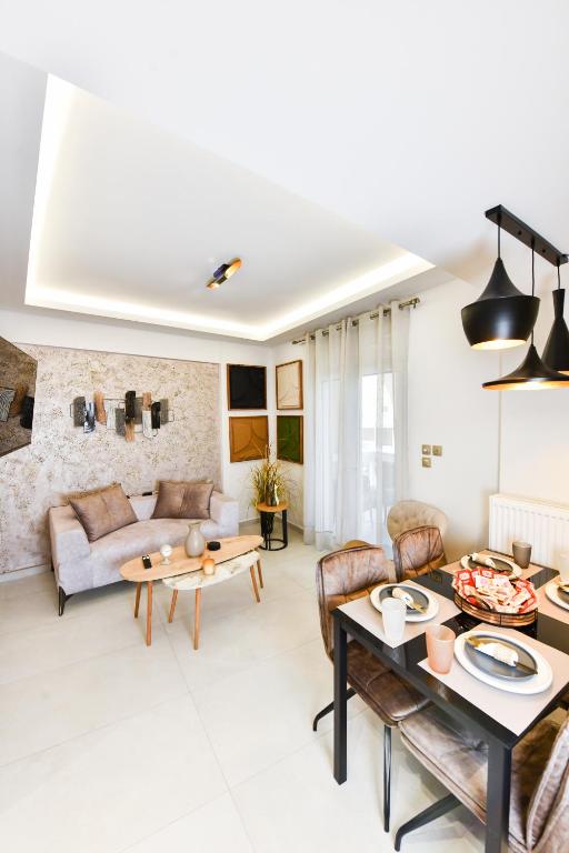 a living room with a couch and a table at Comfy Dots 2 in Larisa