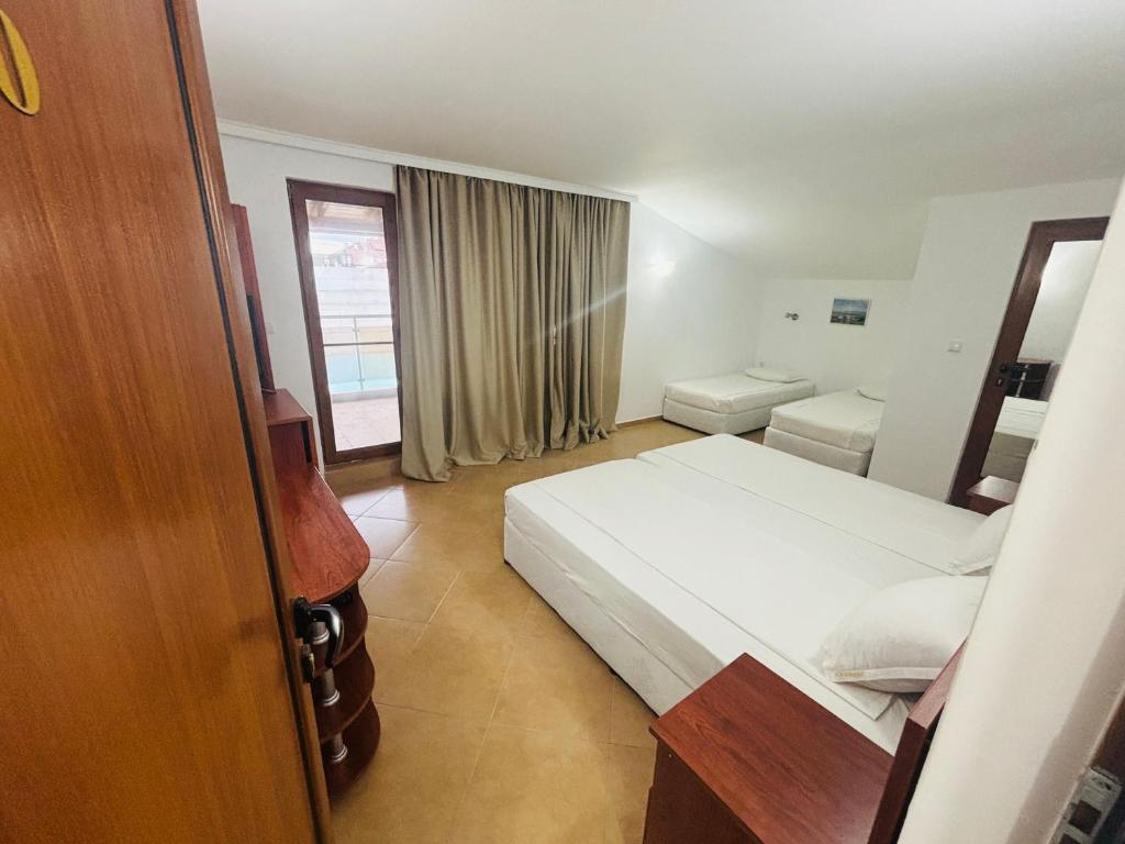 Quadruple Room with Terrace