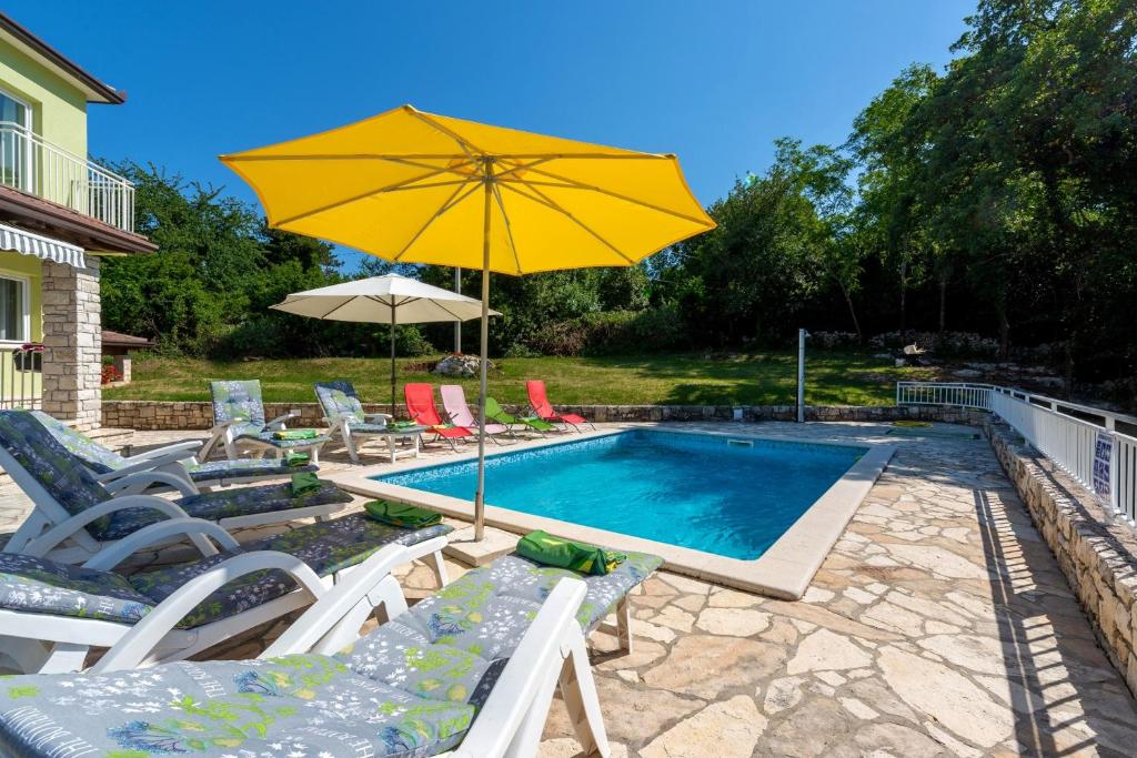 Villa Ester - Private Pool Escape for 8 - Happy Rentals