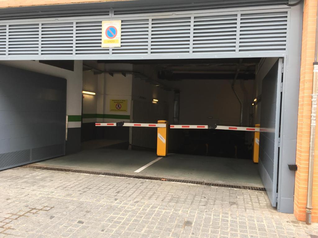 Zdjęcie z galerii obiektu Apartamento Centro Plaza Salvador, Wifi free& parking opcional w Sewilli
