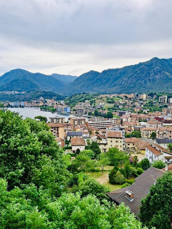 a view of a city with mountains in the background at Casa Marina in Omegna