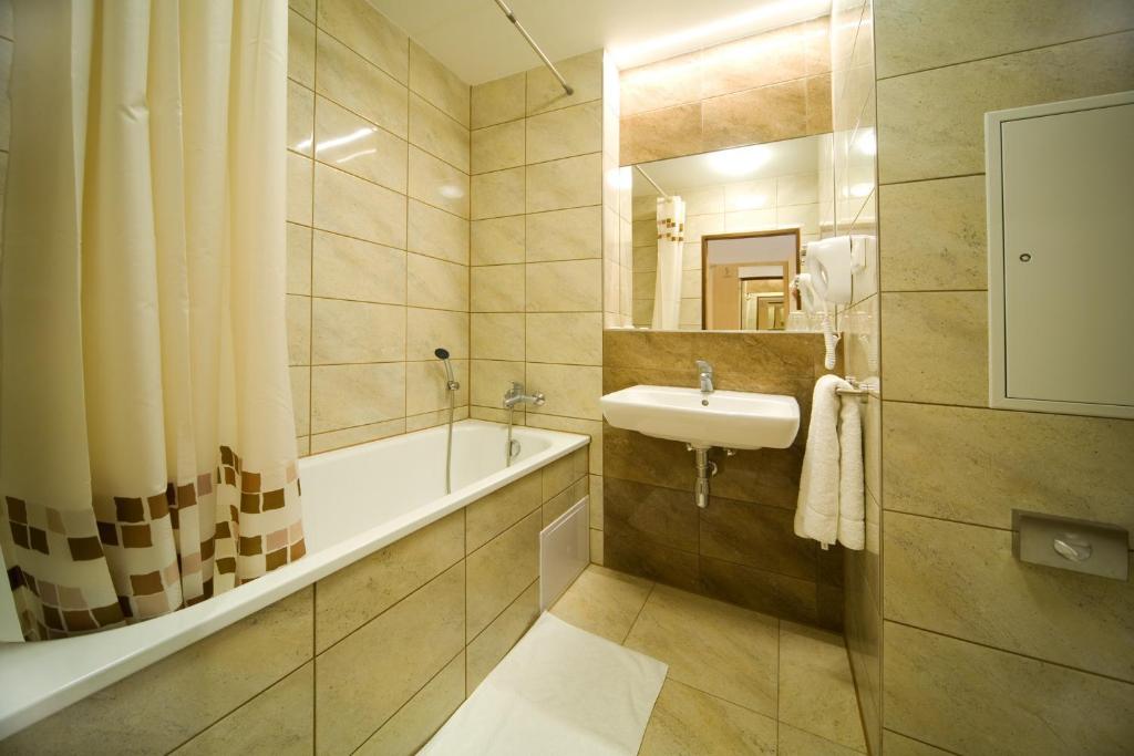 Koupelna v ubytování Hotel Krystal