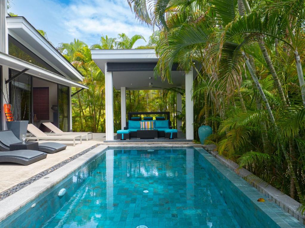 a swimming pool in a backyard with a villa at 3Br Villa Yin Kuo Private Pool Walk to Beach in Mae Nam