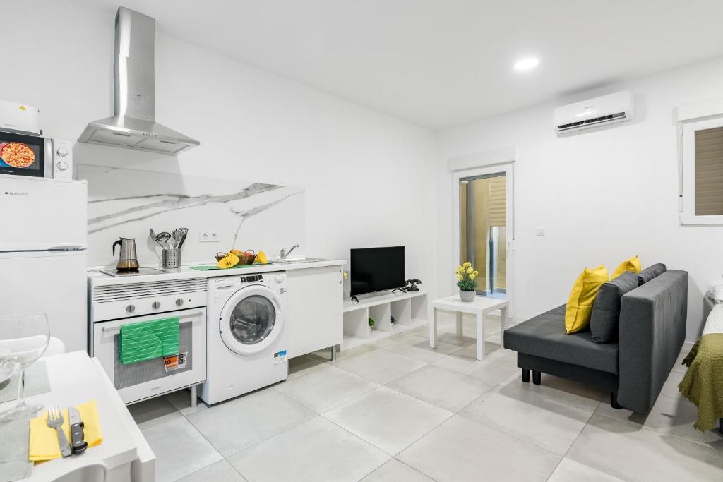 Apartment C Private Complex Metro 4pax